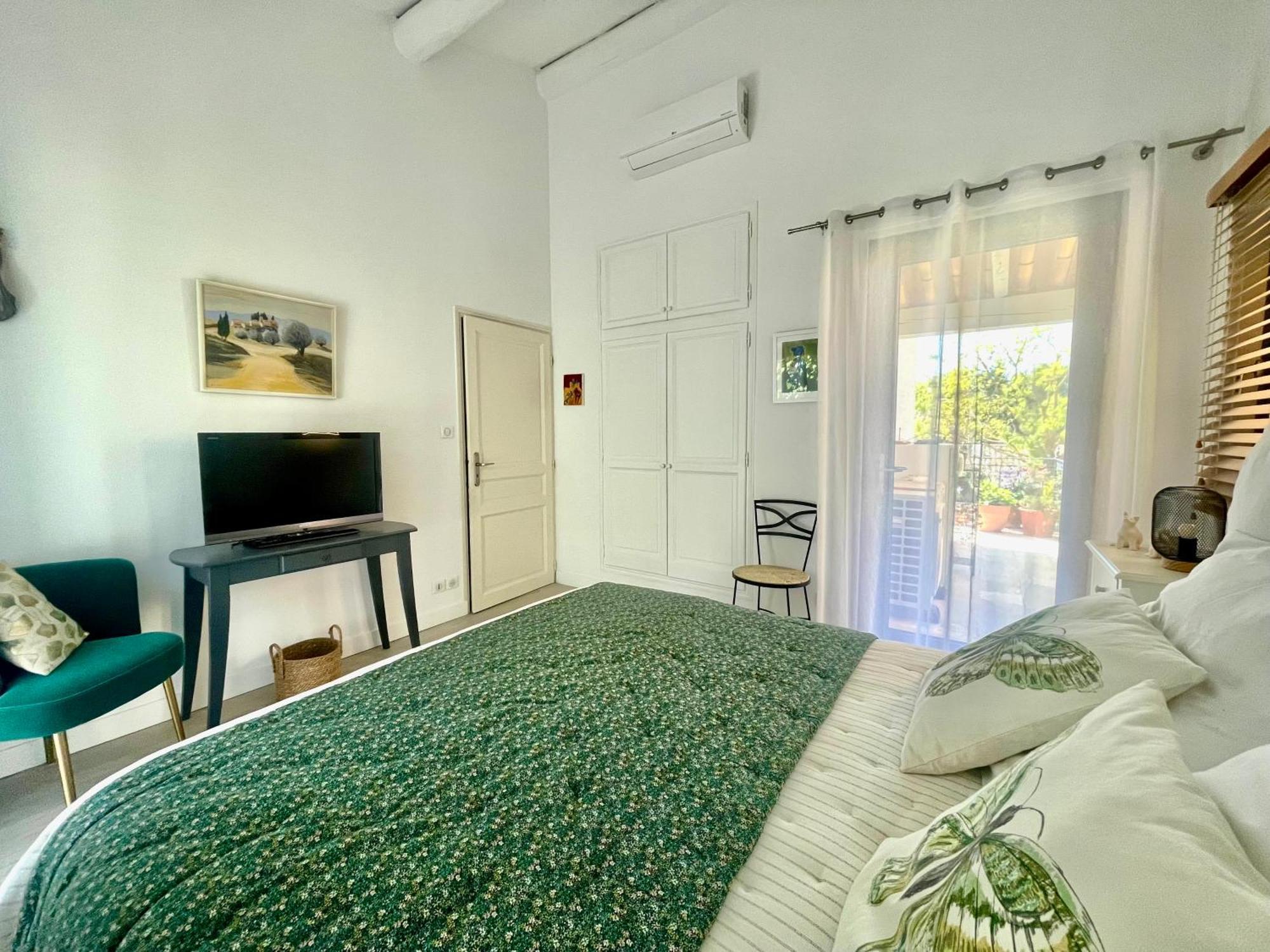 Les Cistes Bed & Breakfast Mallemort Luaran gambar